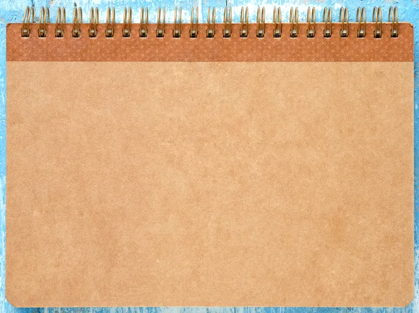 Notebook marrom no chão de madeira azul . — Fotografia de Stock