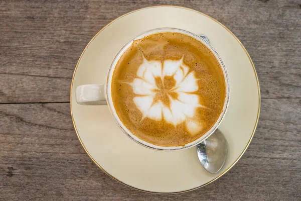 Caffè moka, mettere su pavimenti in legno chiaro . — Foto Stock