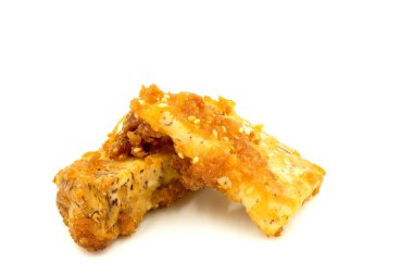 Beyaz arka planda tatlı patates