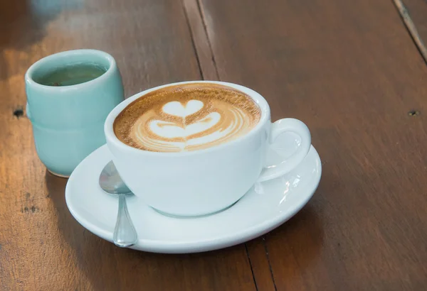 Latte Kaffee und Tee. — Stockfoto