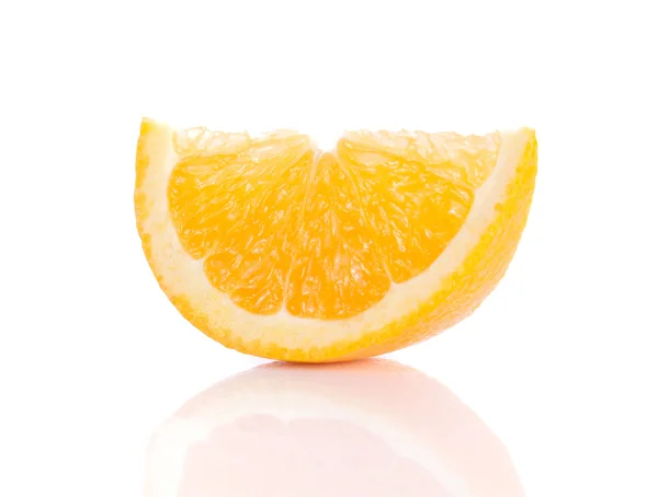 Laranja sobre fundo branco. — Fotografia de Stock