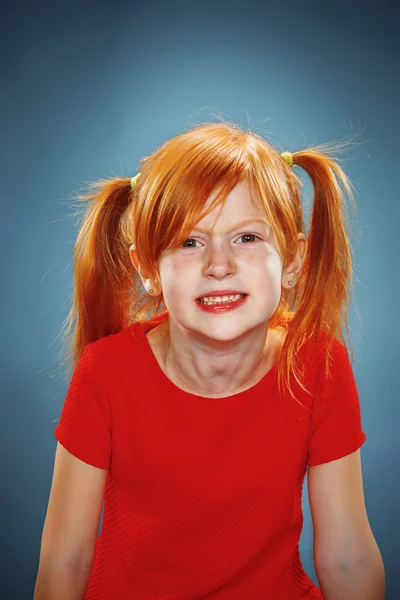 Belo retrato de uma menina descontente e descontentes — Fotografia de Stock