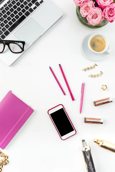 Natürmort moda kadın, beyaz nesnelerde