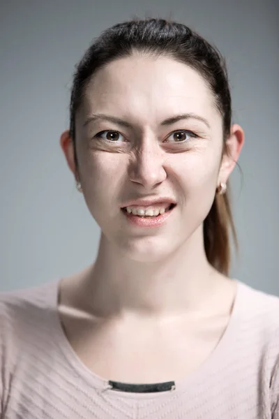 Retrato de mulher enojada — Fotografia de Stock