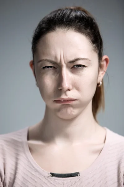 Porträt einer angeekelten Frau — Stockfoto