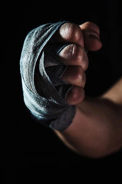 Close-up mão de homem muscular com bandagem — Fotografia de Stock