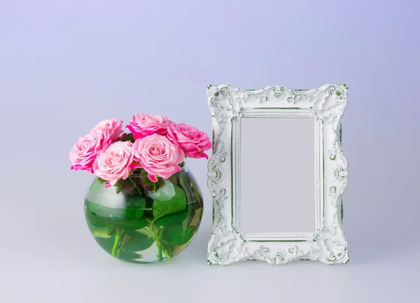 Vaso de flores e moldura vintage — Fotografia de Stock