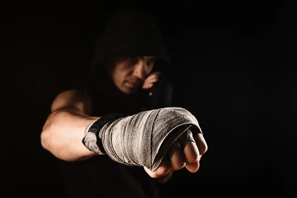 Close-up mão de homem muscular com bandagem — Fotografia de Stock