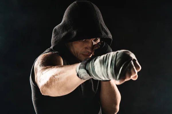 Close-up mão de homem muscular com bandagem — Fotografia de Stock