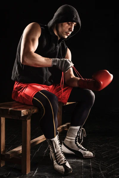 The young  man kickboxing lacing glove — Stock Photo, Image