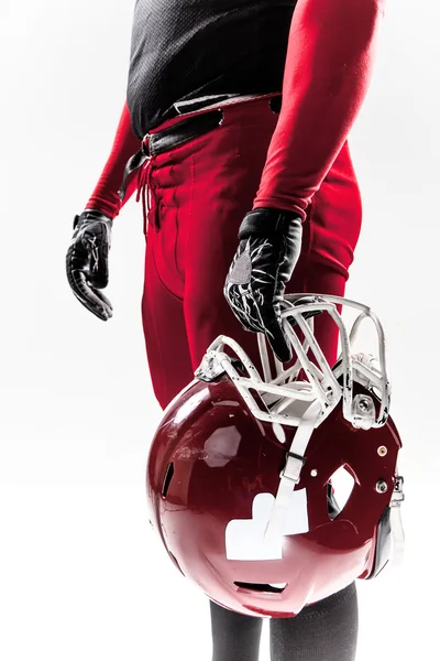 白い背景の上のヘルメットでポーズ、アメリカン ・ フットボール プレーヤー — ストック写真
