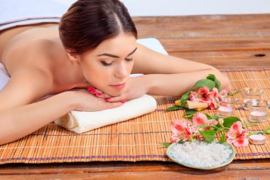 güzel bir genç kadın bir spa Salonu