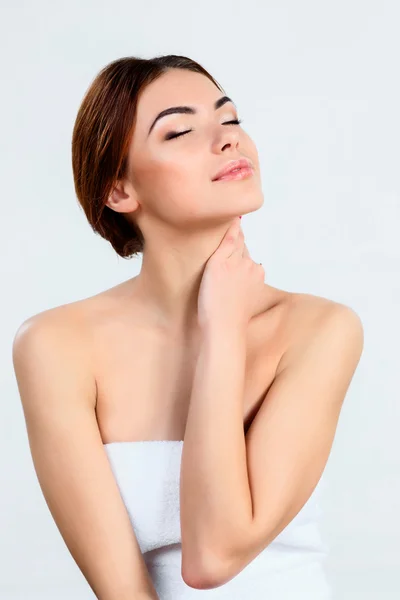 Hermosa chica con hermoso maquillaje, juventud y cuidado de la piel concepto — Foto de Stock