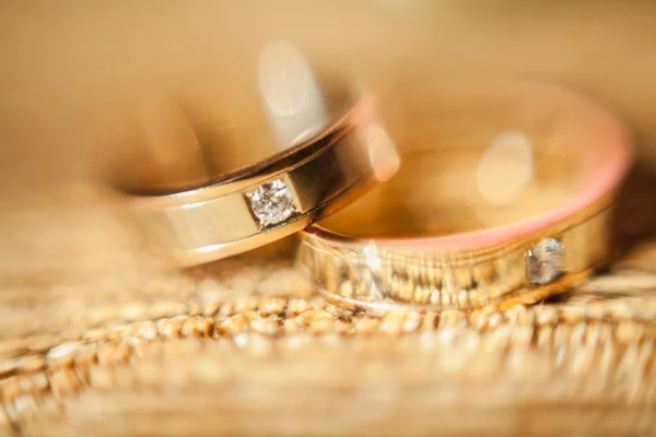 Los anillos de boda se cierran — Foto de Stock