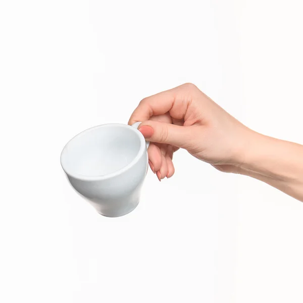 Frauenhand mit Tasse auf weißem Hintergrund — Stockfoto