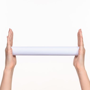 Silindir kadın beyaz arka plan üzerinde eller