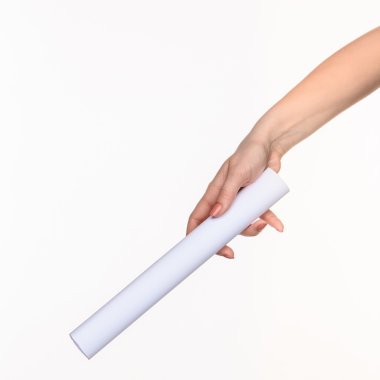 Silindir kadın beyaz arka plan üzerinde eller