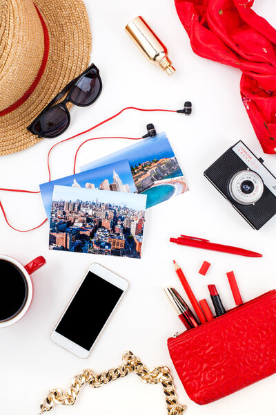 Смартфон против моды женщины объектов
