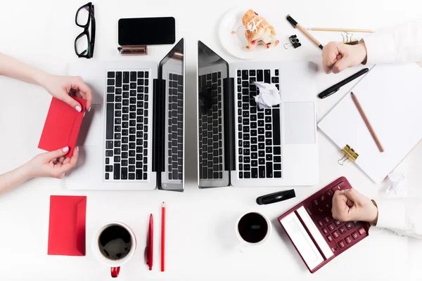 Local de trabalho no escritório. Tecnologia . — Fotografia de Stock