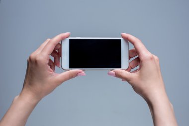 Cep telefonu üzerinde tipik bir kadın portre çekim