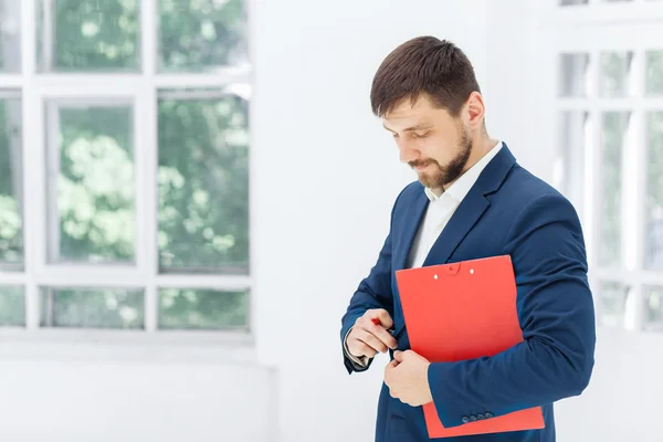 Il lavoratore d'ufficio maschile — Foto Stock