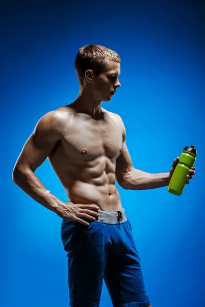 Fit young man with beautiful torso on blue background — Stock Photo, Image