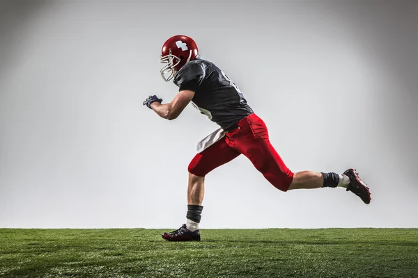 De american football-speler in actie — Stockfoto