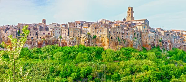 Pitigliano - stadt an der klippe in italien — Stockfoto