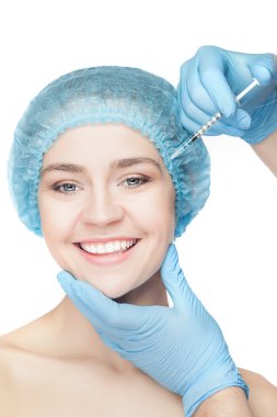 Çekici kadına şırınga yüzüne plastik cerrahi