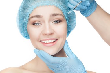 Çekici kadına şırınga yüzüne plastik cerrahi