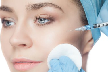 Çekici kadına şırınga yüzüne plastik cerrahi