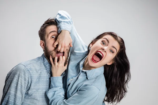 怒っている男と女の写真をクローズ アップ — ストック写真