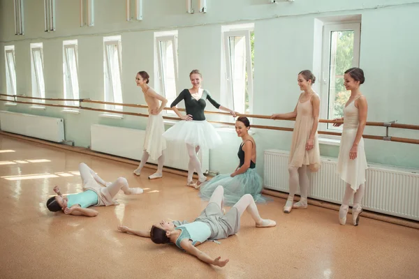 Thr Siete Bailarinas Bastidor Ballet Sala Ensayo Del Teatro —  Fotos de Stock