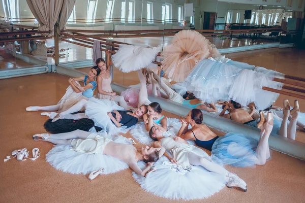 Сім балеринів проти балету — стокове фото