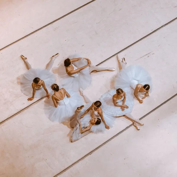 Le sette ballerine sul pavimento — Foto Stock