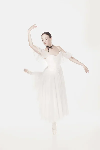 浪漫之美。复古风格的芭蕾舞演员 — 图库照片