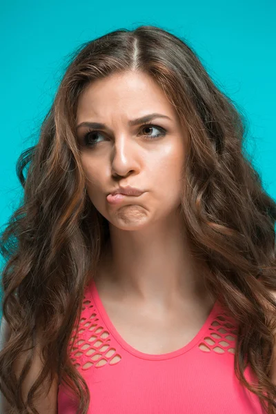 As mulheres jovens retratam com emoções pensativas — Fotografia de Stock