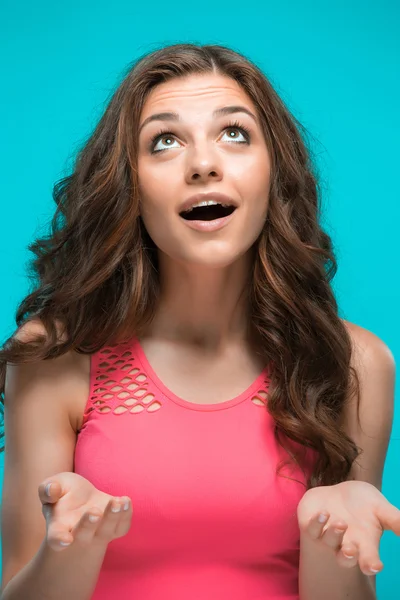 As mulheres jovens retratam com emoções felizes — Fotografia de Stock