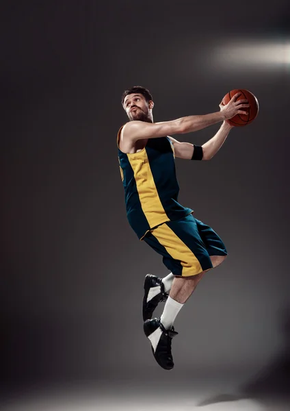 Full length portrait of a basketball player with ball — Stock Photo, Image