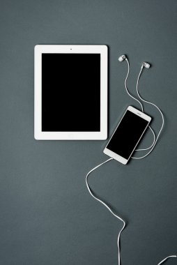 Mock-up iş şablonu ile telefon, tablet. Gri arka planı.