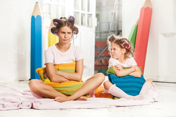 Little girl sitting with her mother — Stock Photo, Image