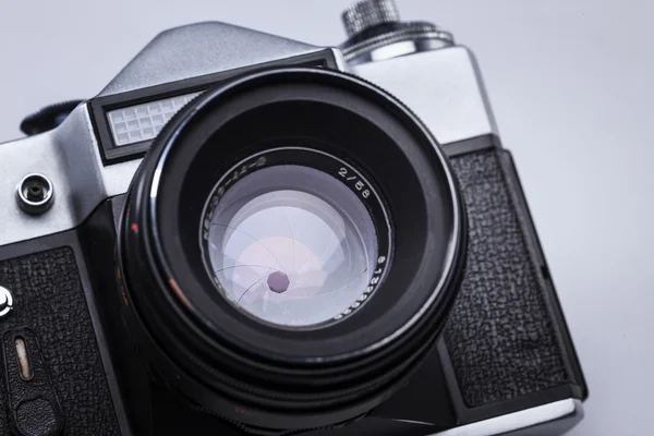 Primo piano del vecchio obiettivo della fotocamera a film retrò — Foto Stock