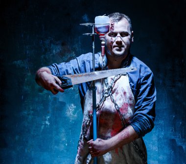 Kanlı Halloween Tema: testere ile kasap olarak çılgın katil