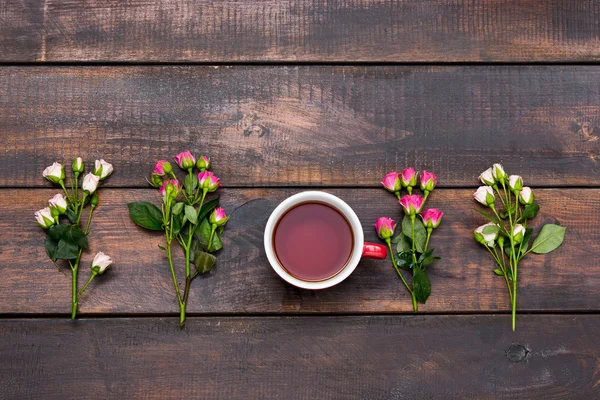 Šálek kávy s růží, pohled shora — Stock fotografie