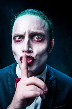 Kanlı Halloween Tema: crazy joker yüz