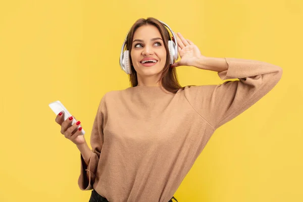 Portrait of young caucasian woman with bright emotions isolated on yellow studio background — Stock Photo, Image