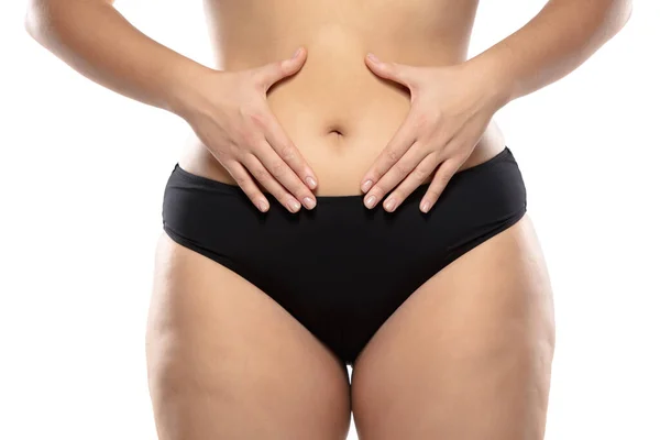 Nadváha žena s tlustou celulitidou nohy a hýždě, obezita ženské tělo v černém prádle izolované na bílém pozadí — Stock fotografie