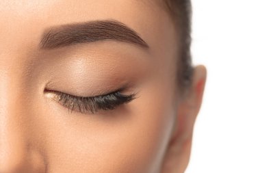 Genç kadın portresi, izole edilmiş beyaz arka plan. Kozmetik ve makyaj, doğal ve eko tedavi, cilt bakımı.