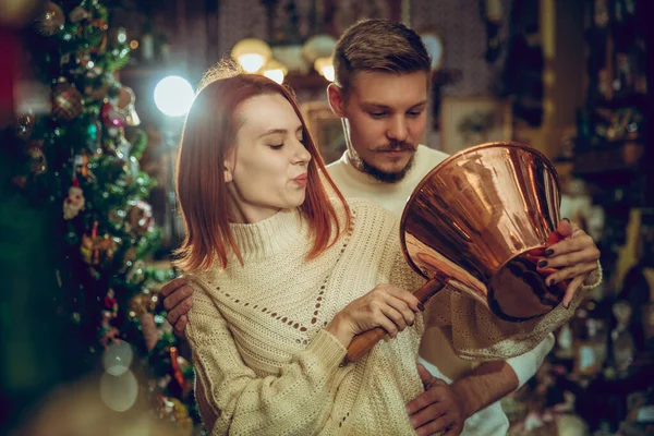 Smiling family, couple looking for home decoration and holidays gifts in household store — Fotografia de Stock