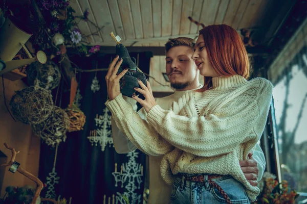 Smiling family, couple looking for home decoration and holidays gifts in household store — Foto Stock